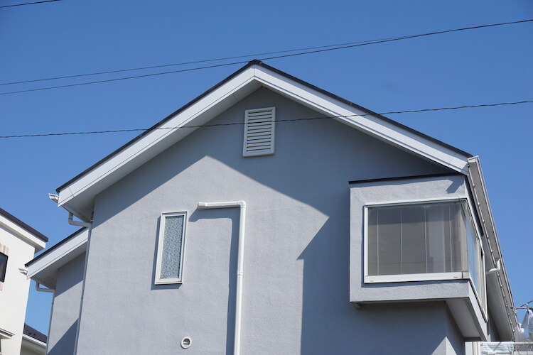 外壁がグレーの一軒家
