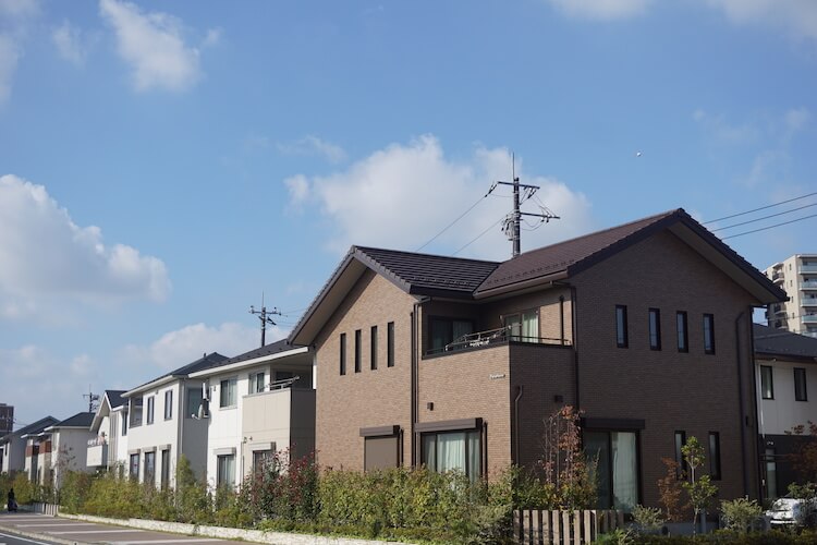 外壁がブラウンの一軒家