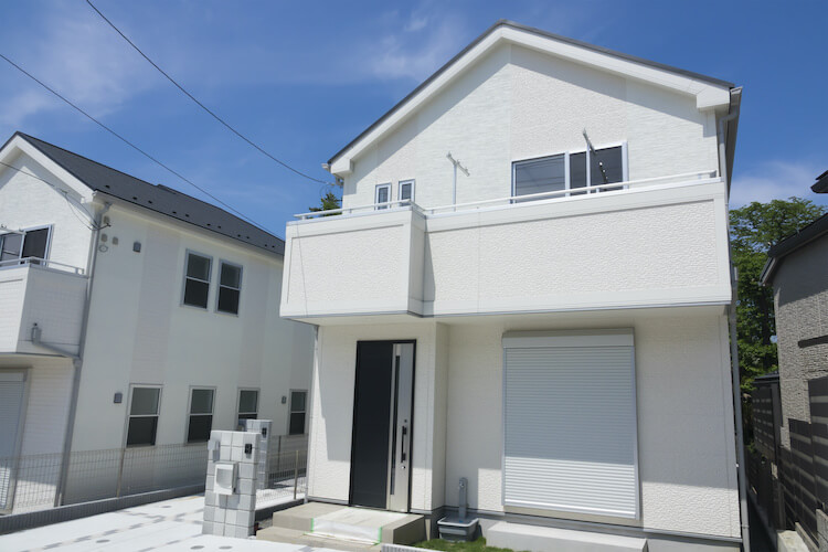 外壁がホワイトの一軒家