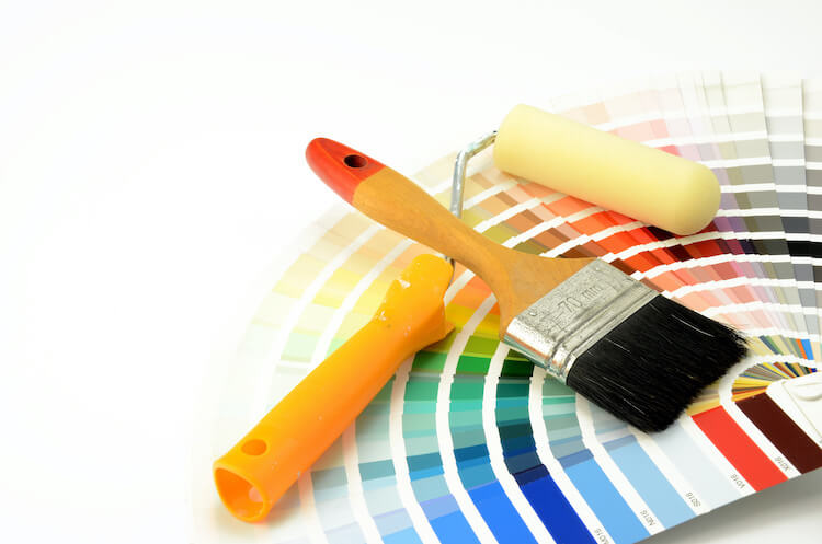 はけとローラー、カラーチャートの紙